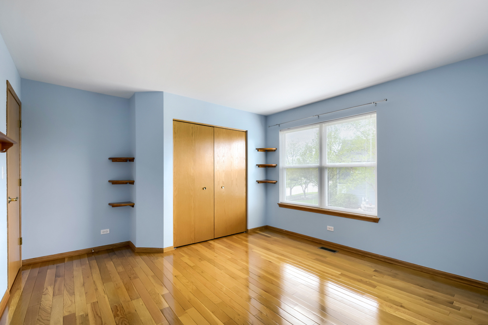 555 N Haverhill Lane, South Elgin, IL 60177