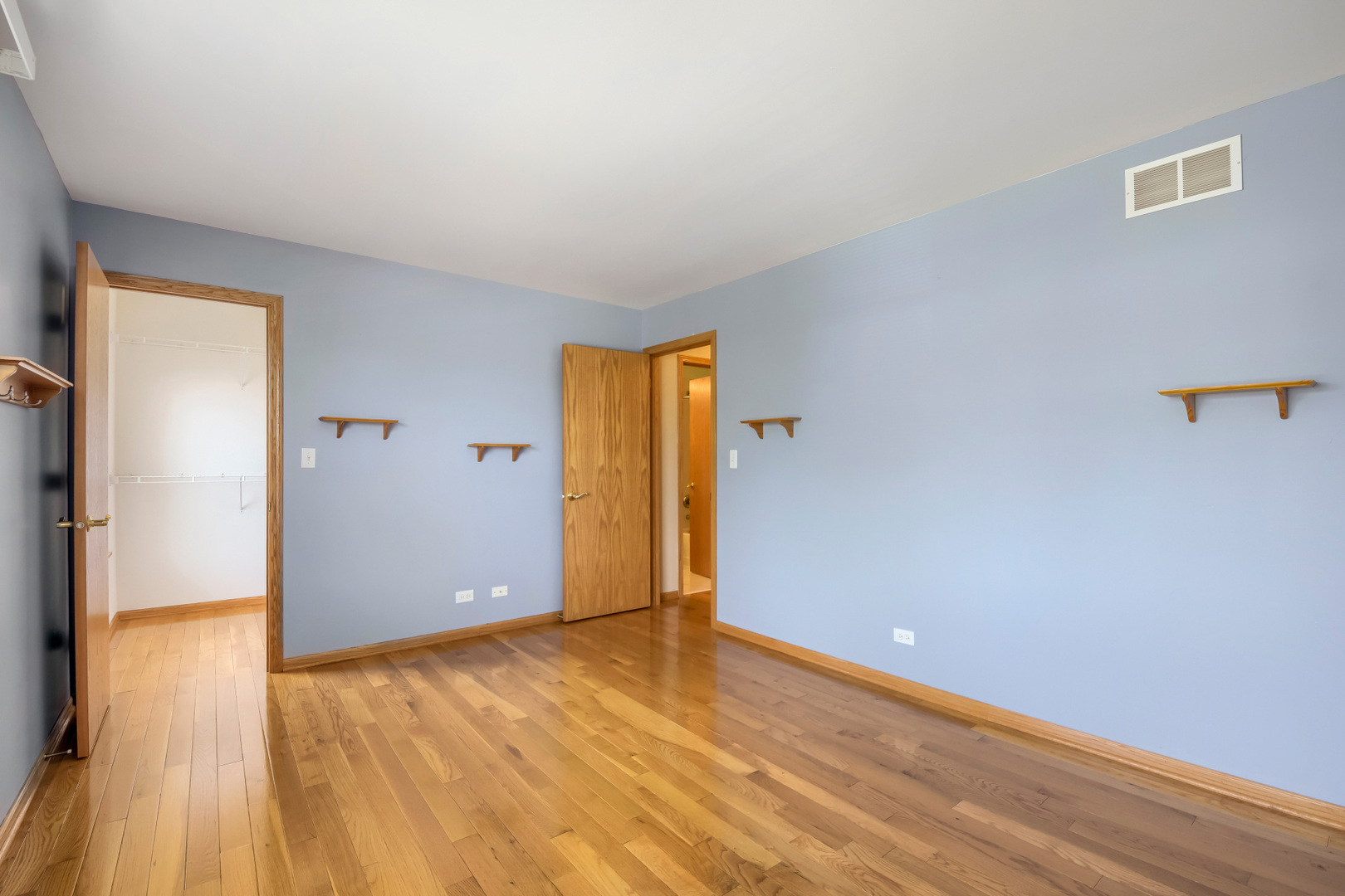 555 N Haverhill Lane, South Elgin, IL 60177