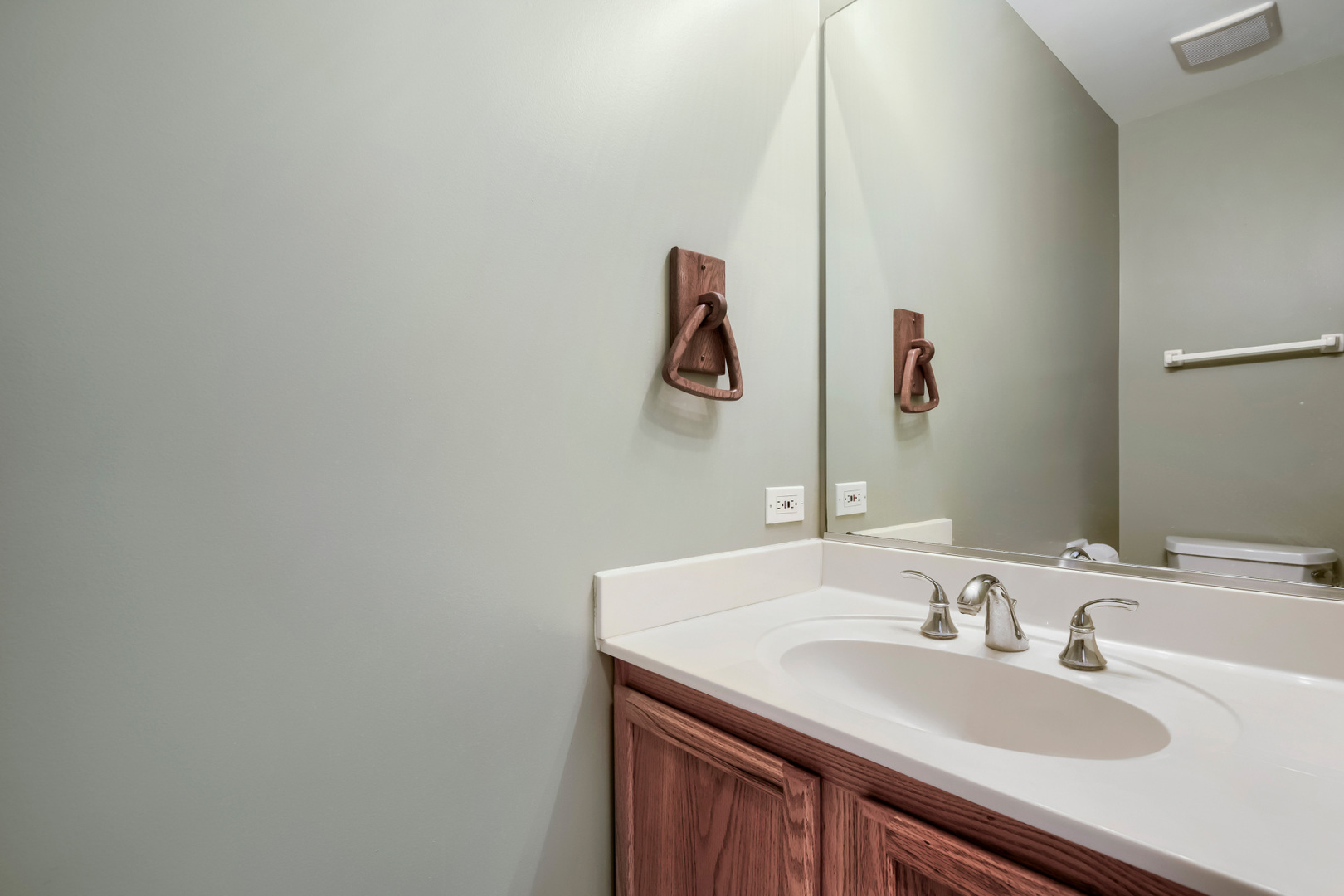 555 N Haverhill Lane, South Elgin, IL 60177