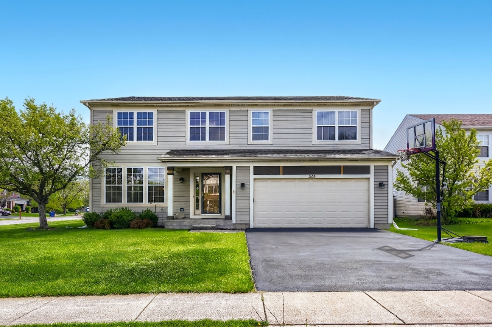555 N Haverhill Lane, South Elgin, IL 60177
