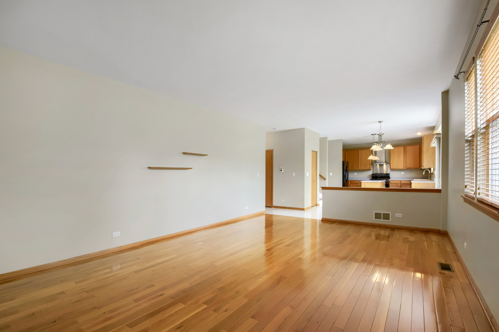 555 N Haverhill Lane, South Elgin, IL 60177