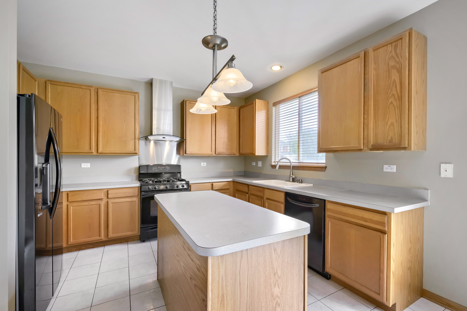 555 N Haverhill Lane, South Elgin, IL 60177