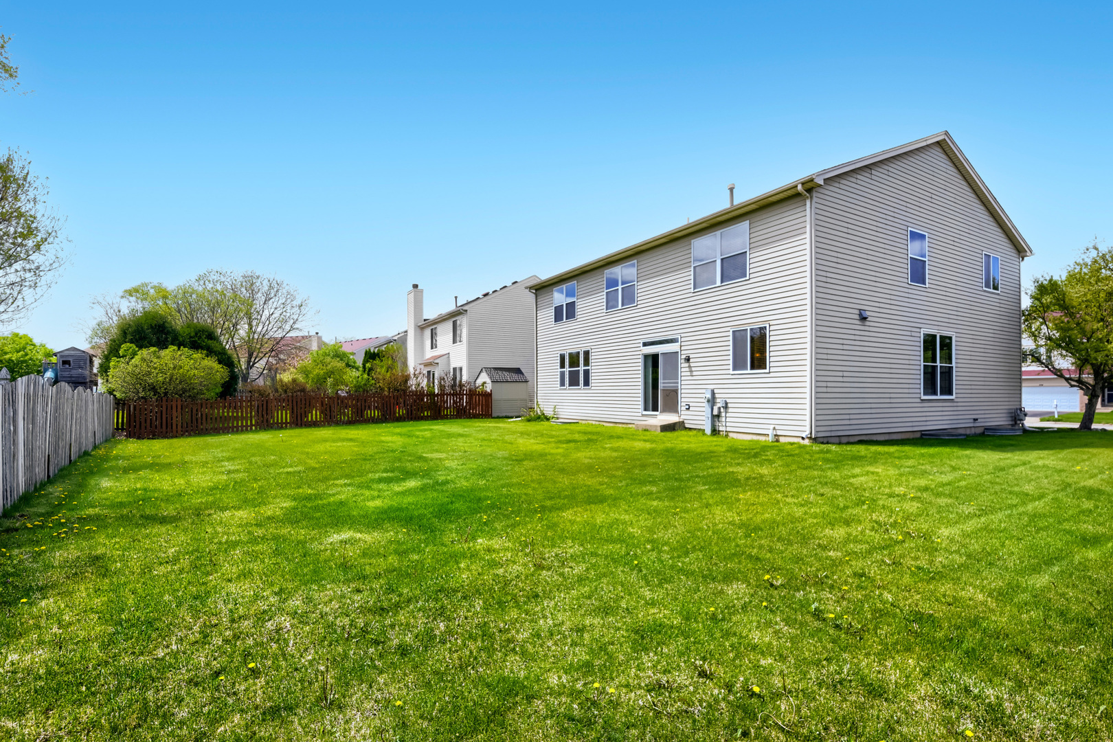 555 N Haverhill Lane, South Elgin, IL 60177