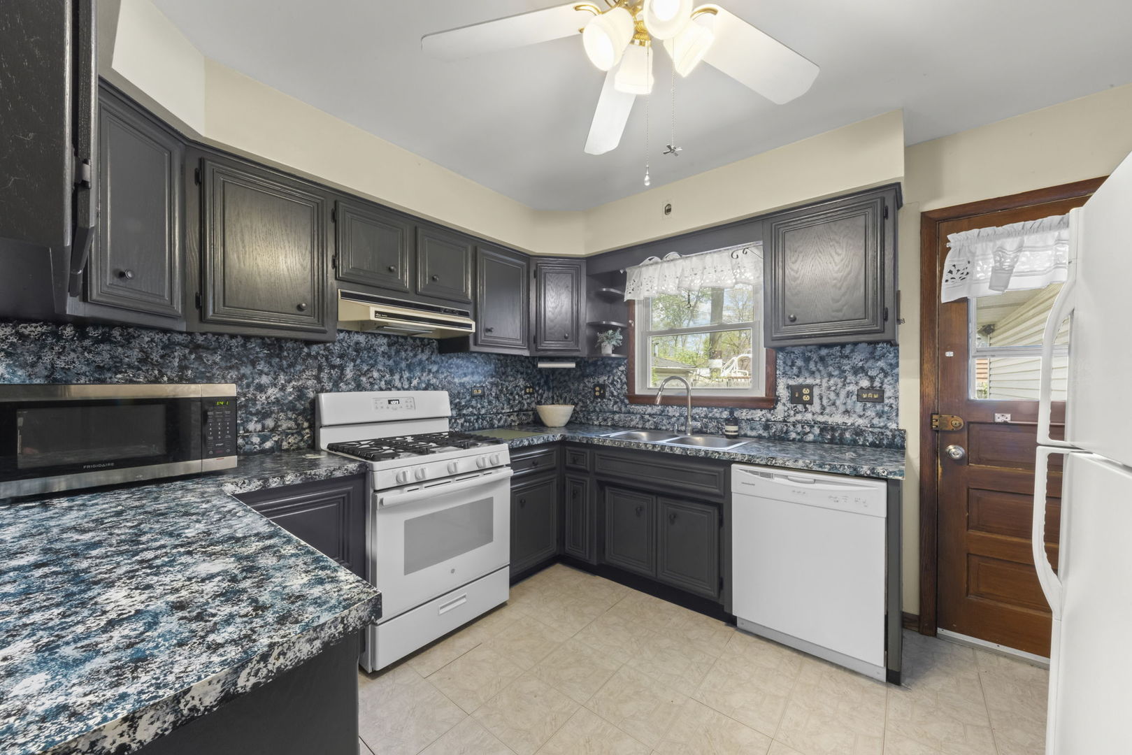 151 Catalpa Avenue, Wood Dale, IL 60191