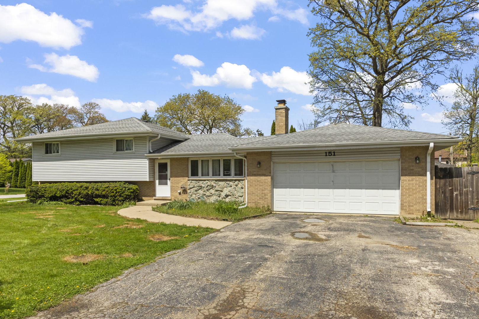 151 Catalpa Avenue, Wood Dale, IL 60191