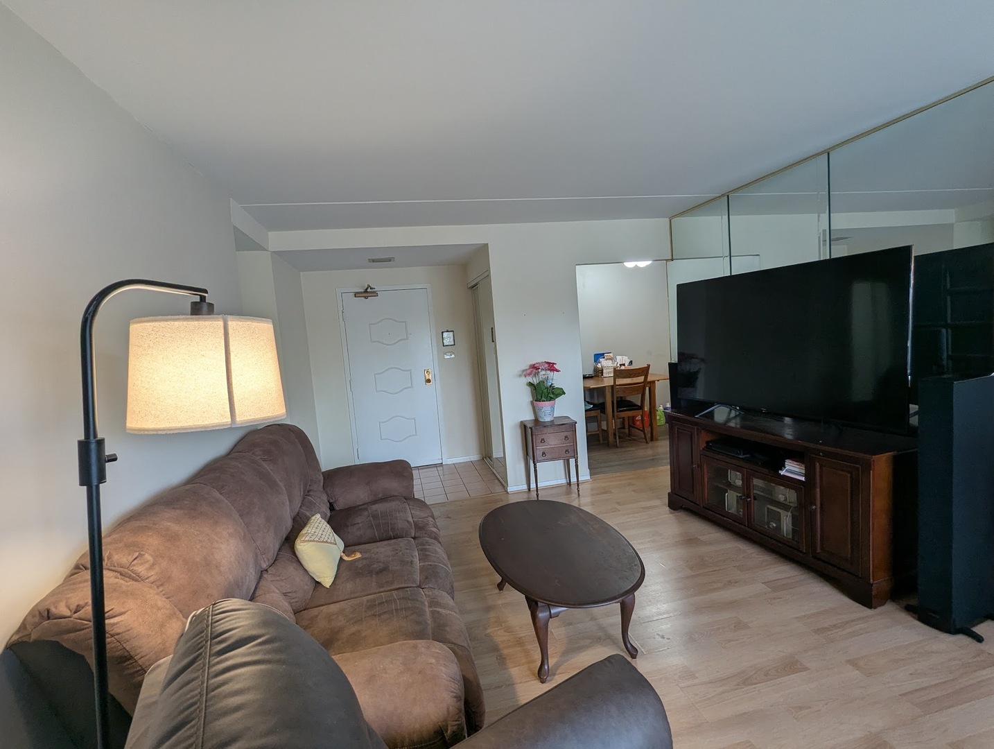 6340 AMERICANA Drive #210, Willowbrook, IL 60527