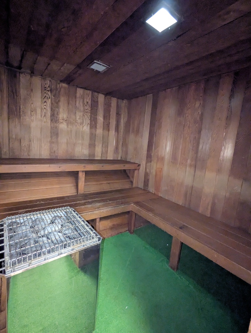 6340 AMERICANA Drive #210, Willowbrook, IL 60527