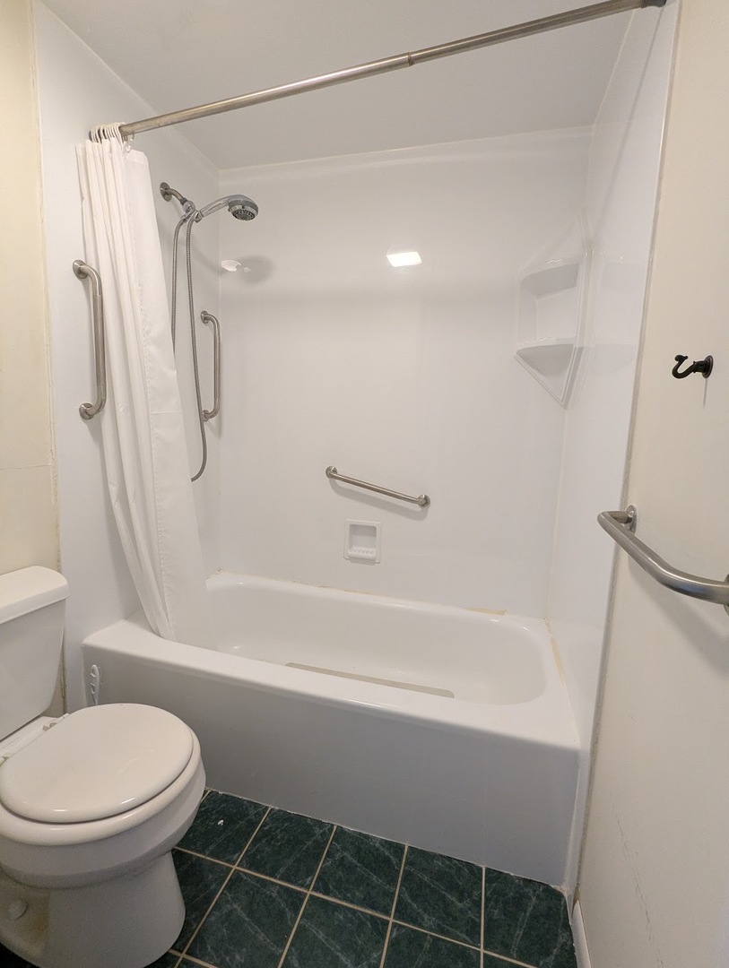 6340 AMERICANA Drive #210, Willowbrook, IL 60527