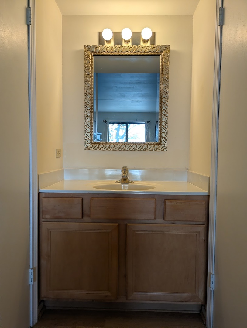 6340 AMERICANA Drive #210, Willowbrook, IL 60527