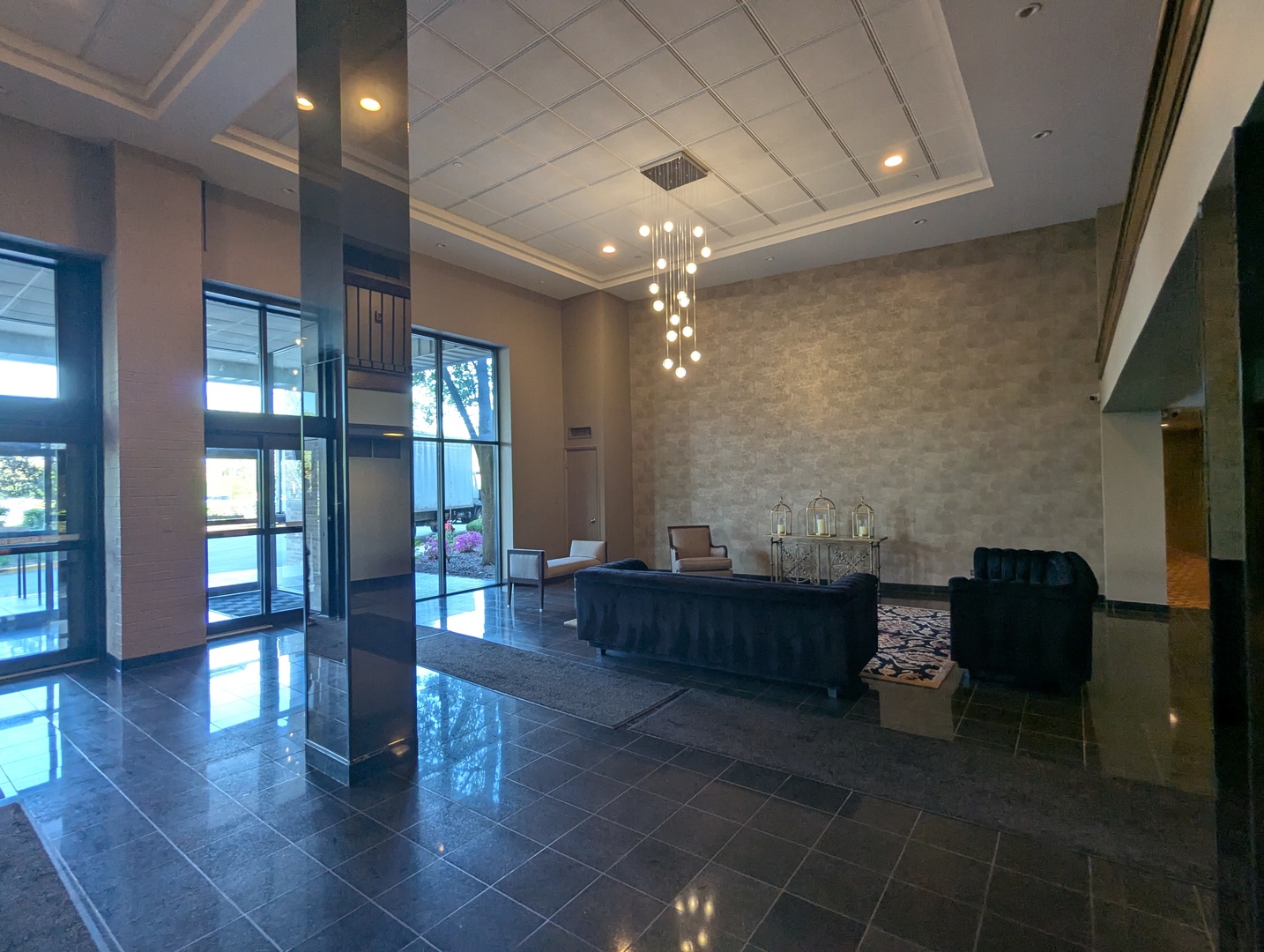 6340 AMERICANA Drive #210, Willowbrook, IL 60527