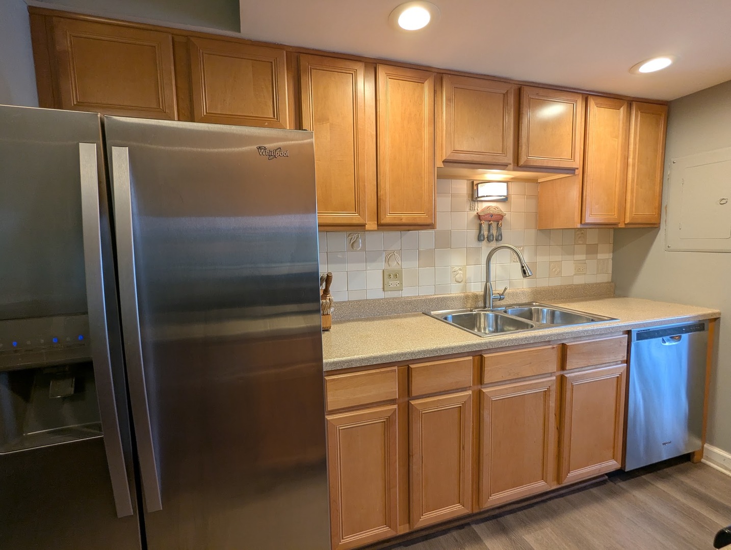 6340 AMERICANA Drive #210, Willowbrook, IL 60527