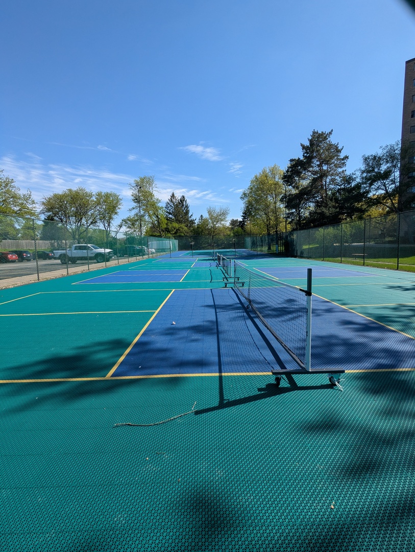 6340 AMERICANA Drive #210, Willowbrook, IL 60527