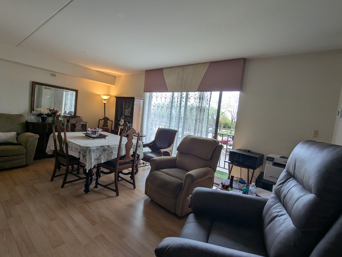 6340 AMERICANA Drive #210, Willowbrook, IL 60527