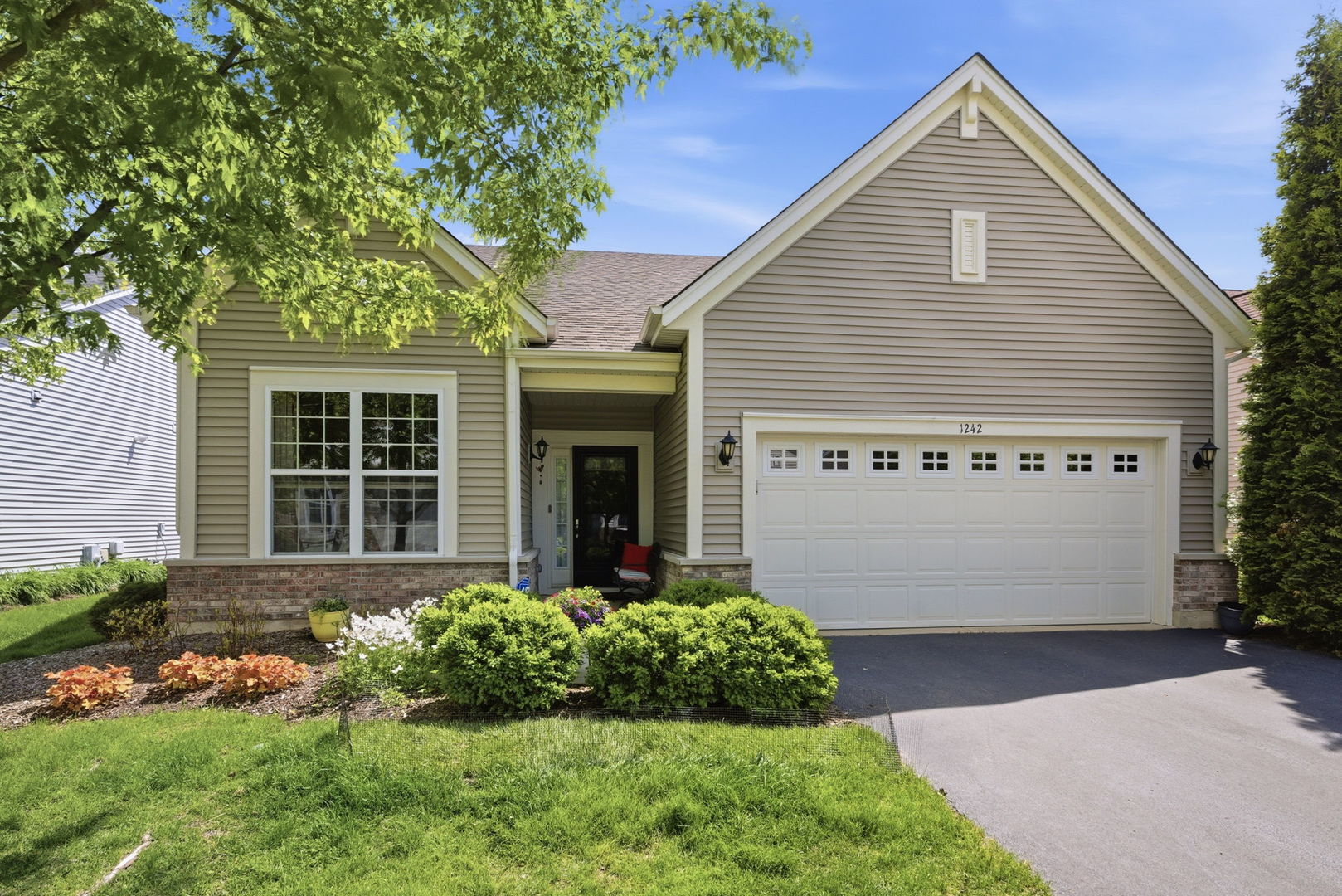 1242 Barkston Lane, Aurora, IL 60502