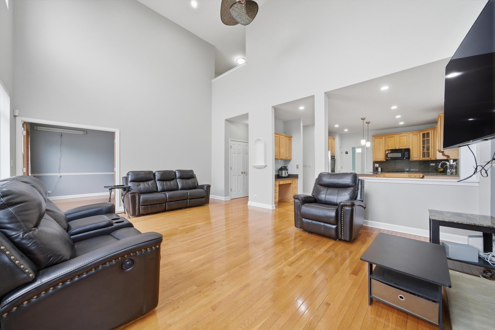 217 Sunbury Drive, St. Charles, IL 60175