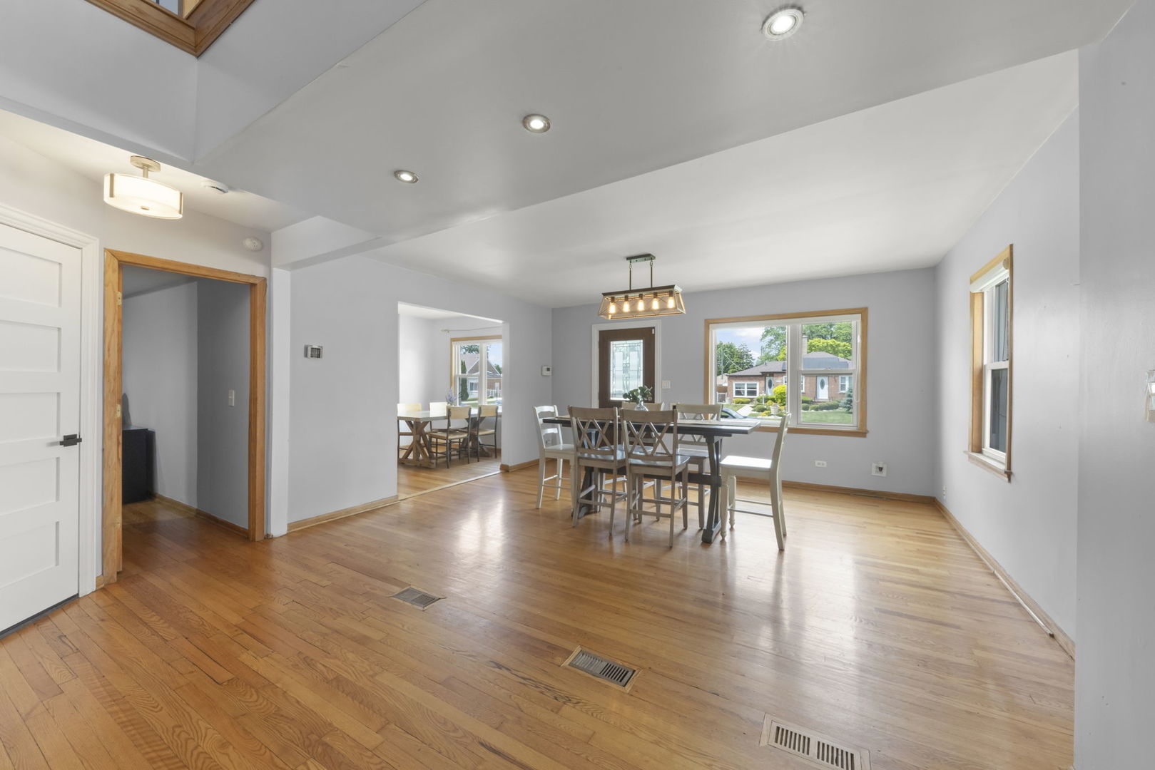 3037 Ernst Street, Franklin Park, IL 60131