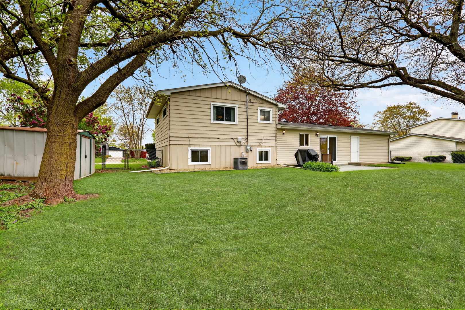 18320 W Linda Lane, Gurnee, IL 60031