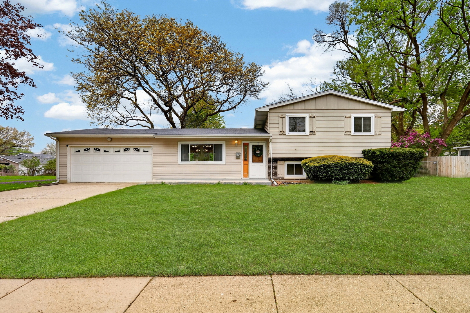 18320 W Linda Lane, Gurnee, IL 60031