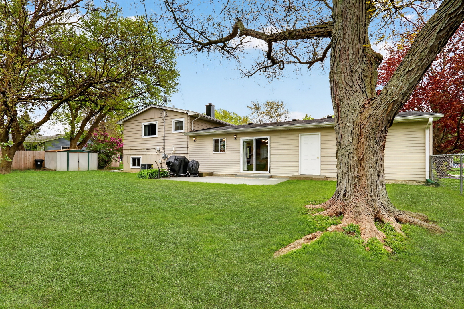 18320 W Linda Lane, Gurnee, IL 60031