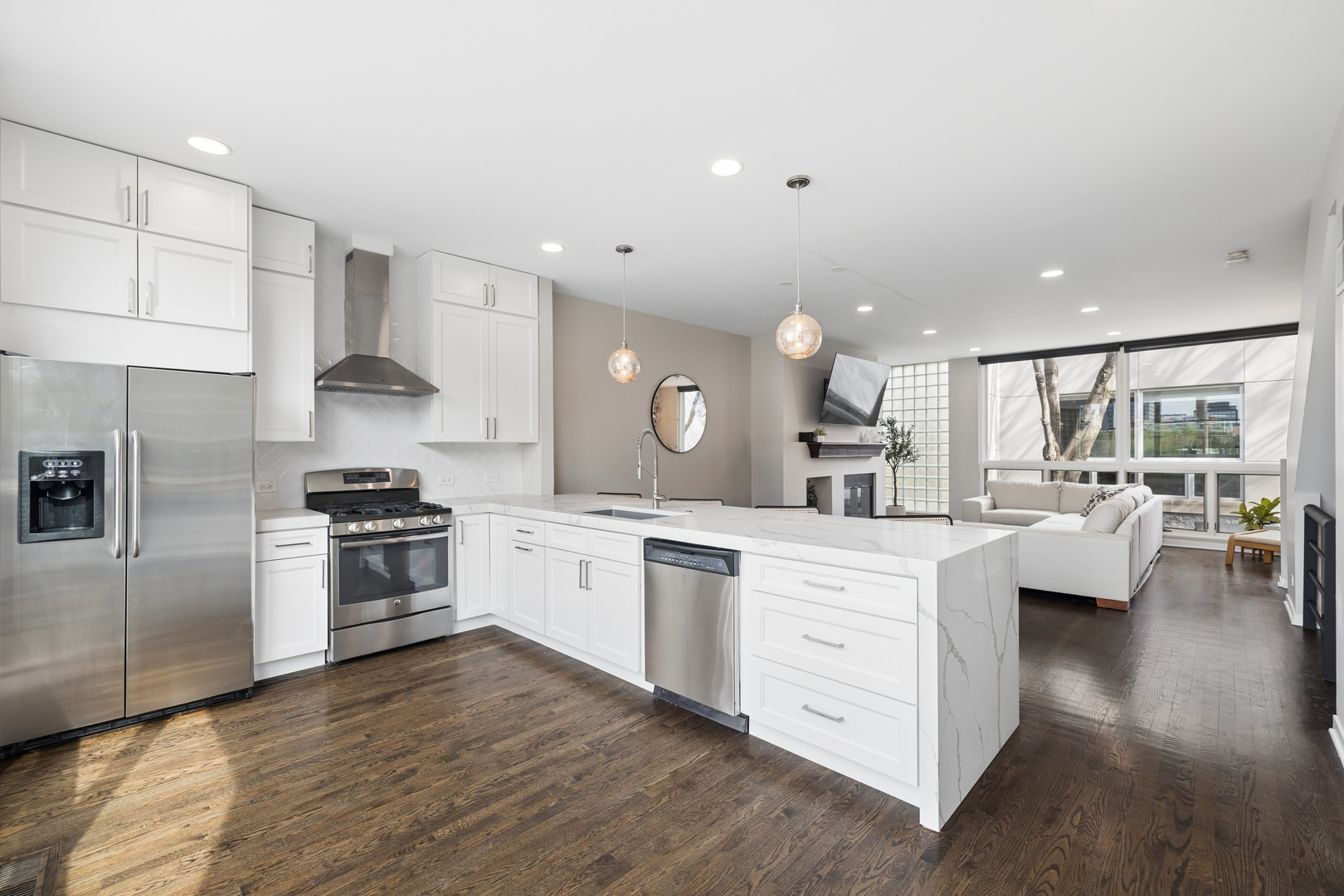 660 N Peoria Street #6S, Chicago, IL 60642