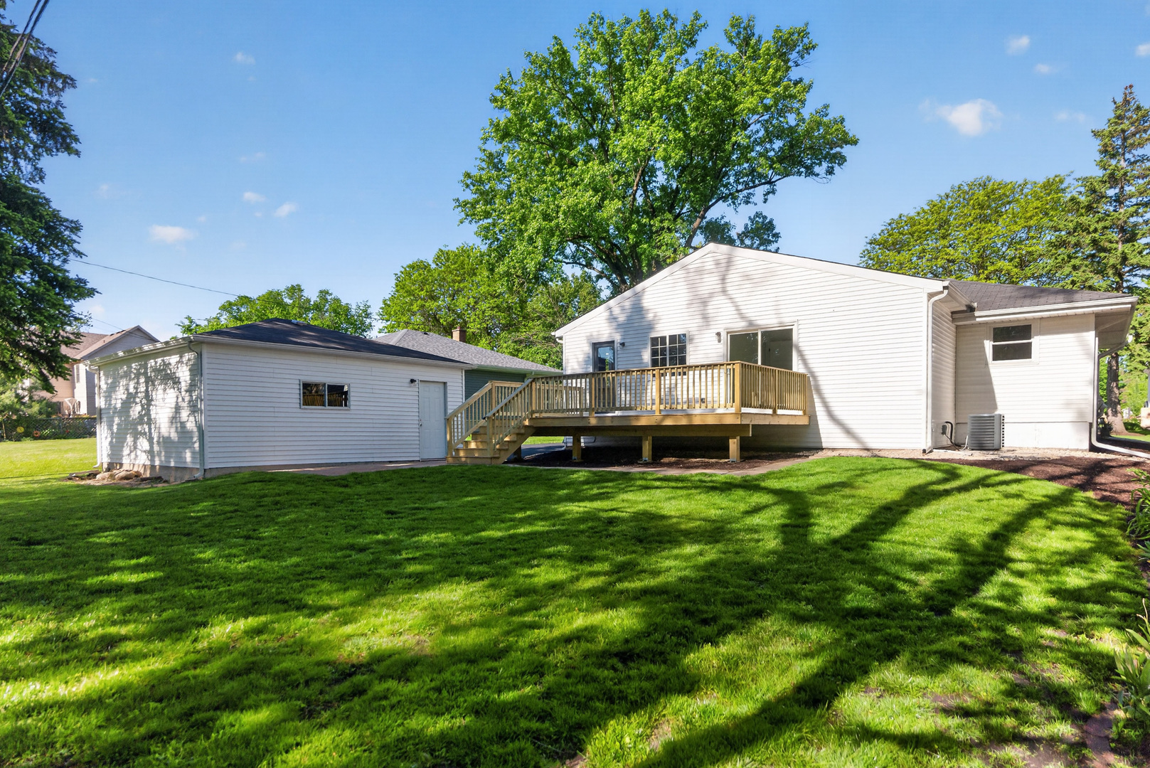241 S Riverside Drive, Villa Park, IL 60181