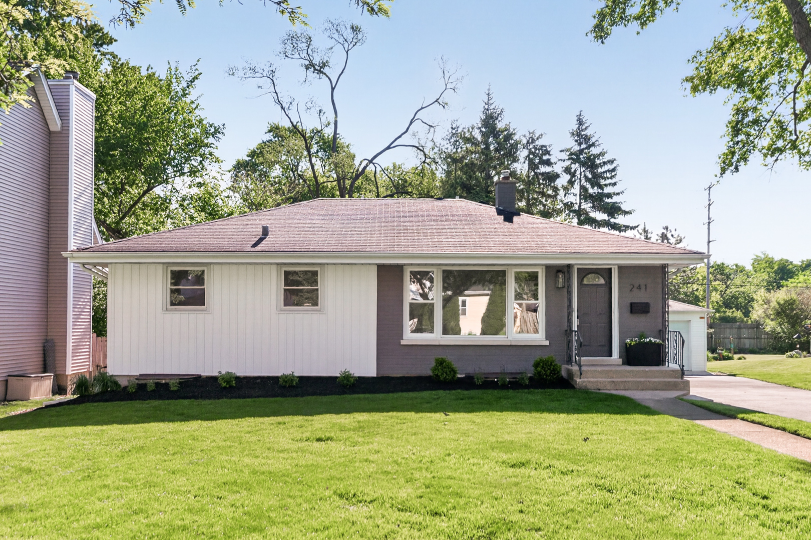 241 S Riverside Drive, Villa Park, IL 60181