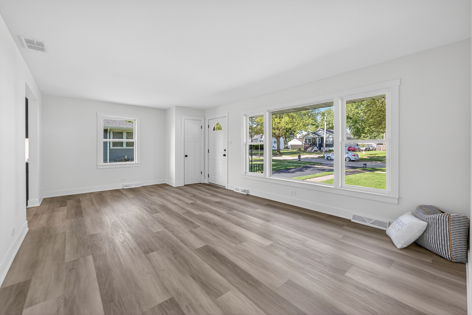 241 S Riverside Drive, Villa Park, IL 60181