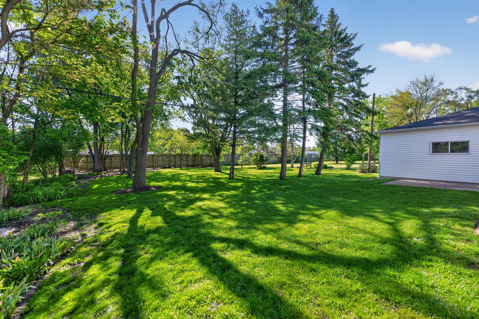 241 S Riverside Drive, Villa Park, IL 60181