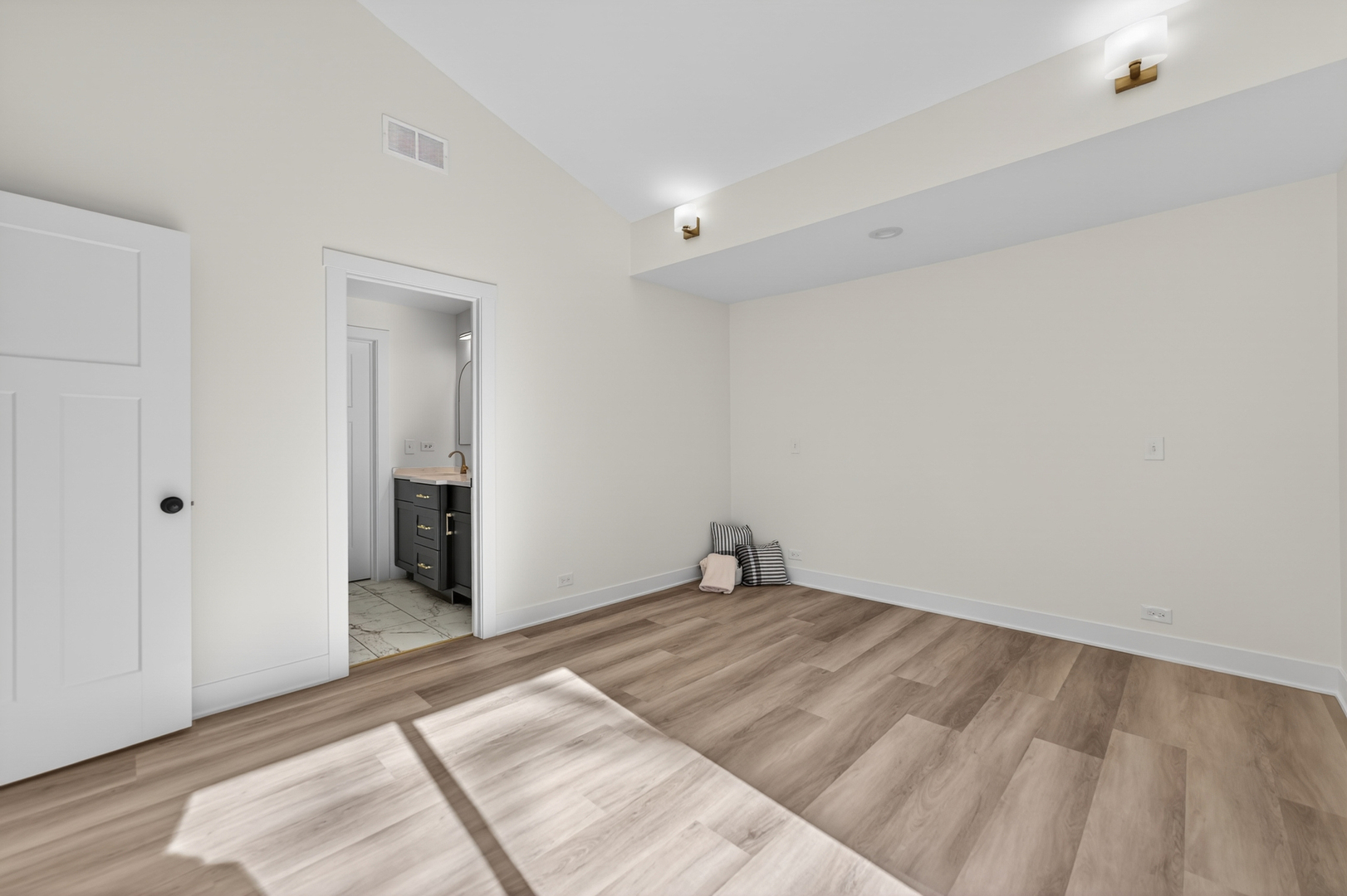 241 S Riverside Drive, Villa Park, IL 60181