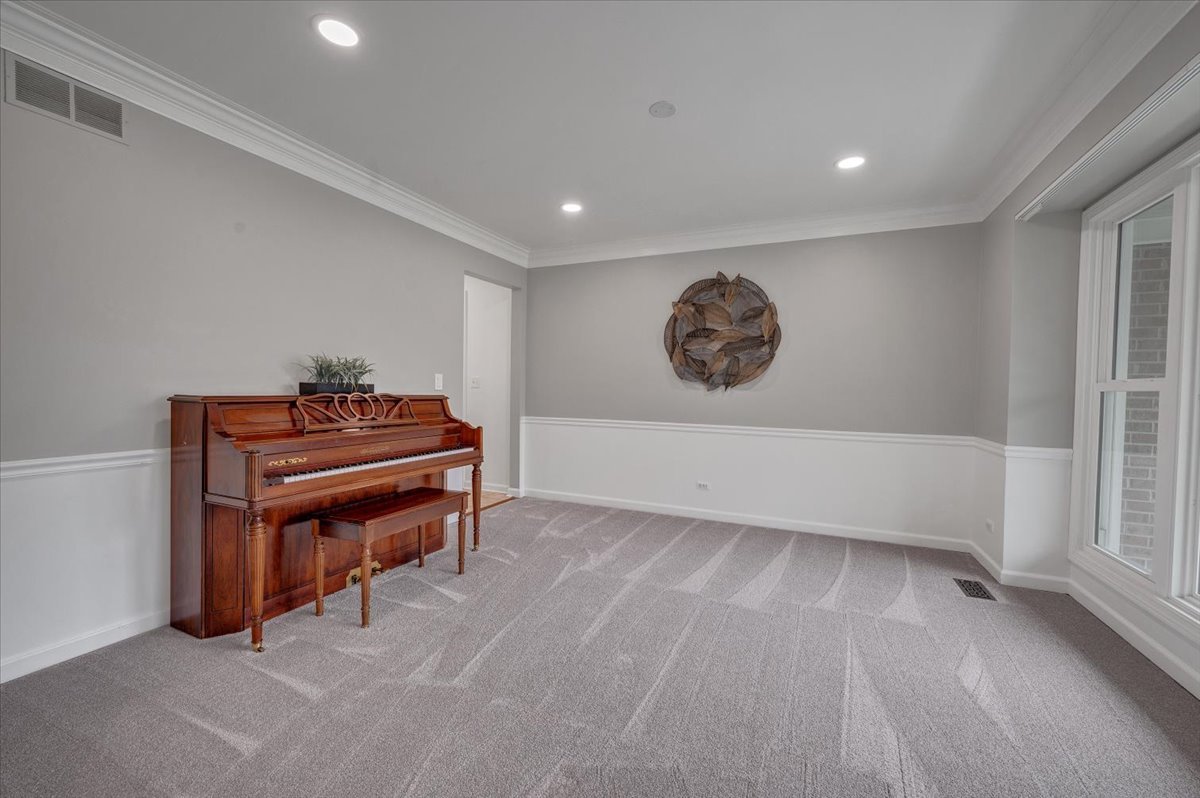 1355 Beckett Lane, Schaumburg, IL 60173