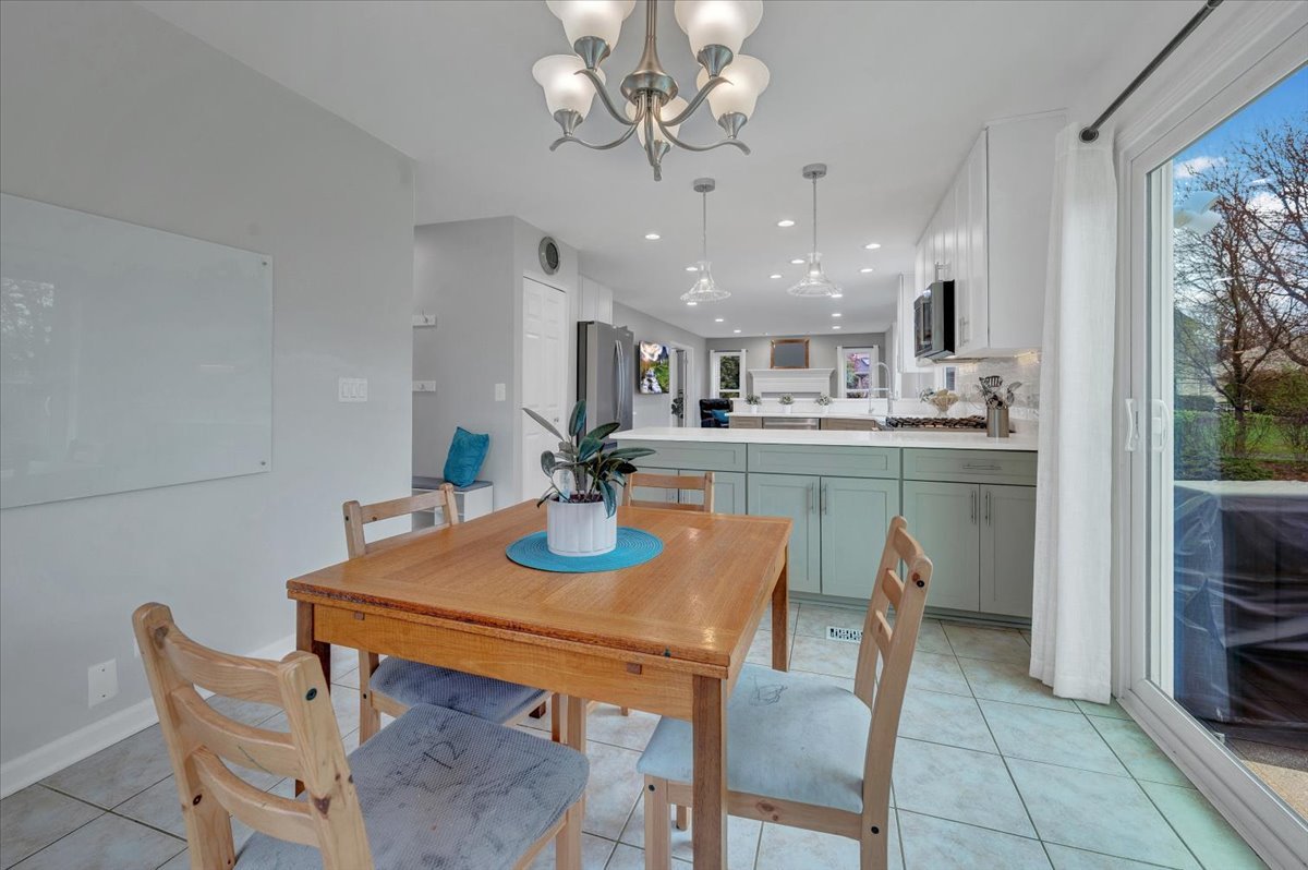 1355 Beckett Lane, Schaumburg, IL 60173