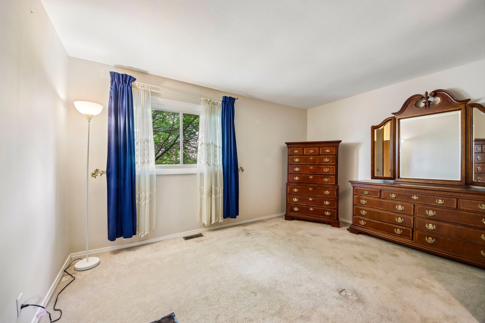 811 Oakton Avenue, Romeoville, IL 60446