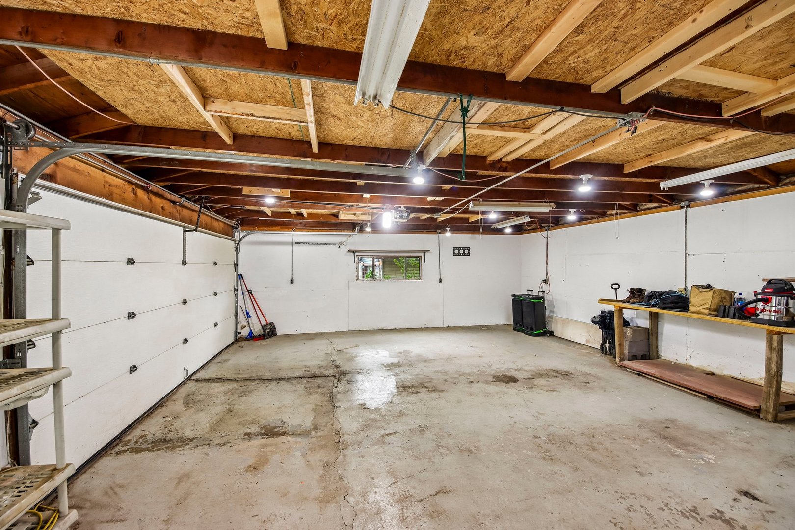 811 Oakton Avenue, Romeoville, IL 60446