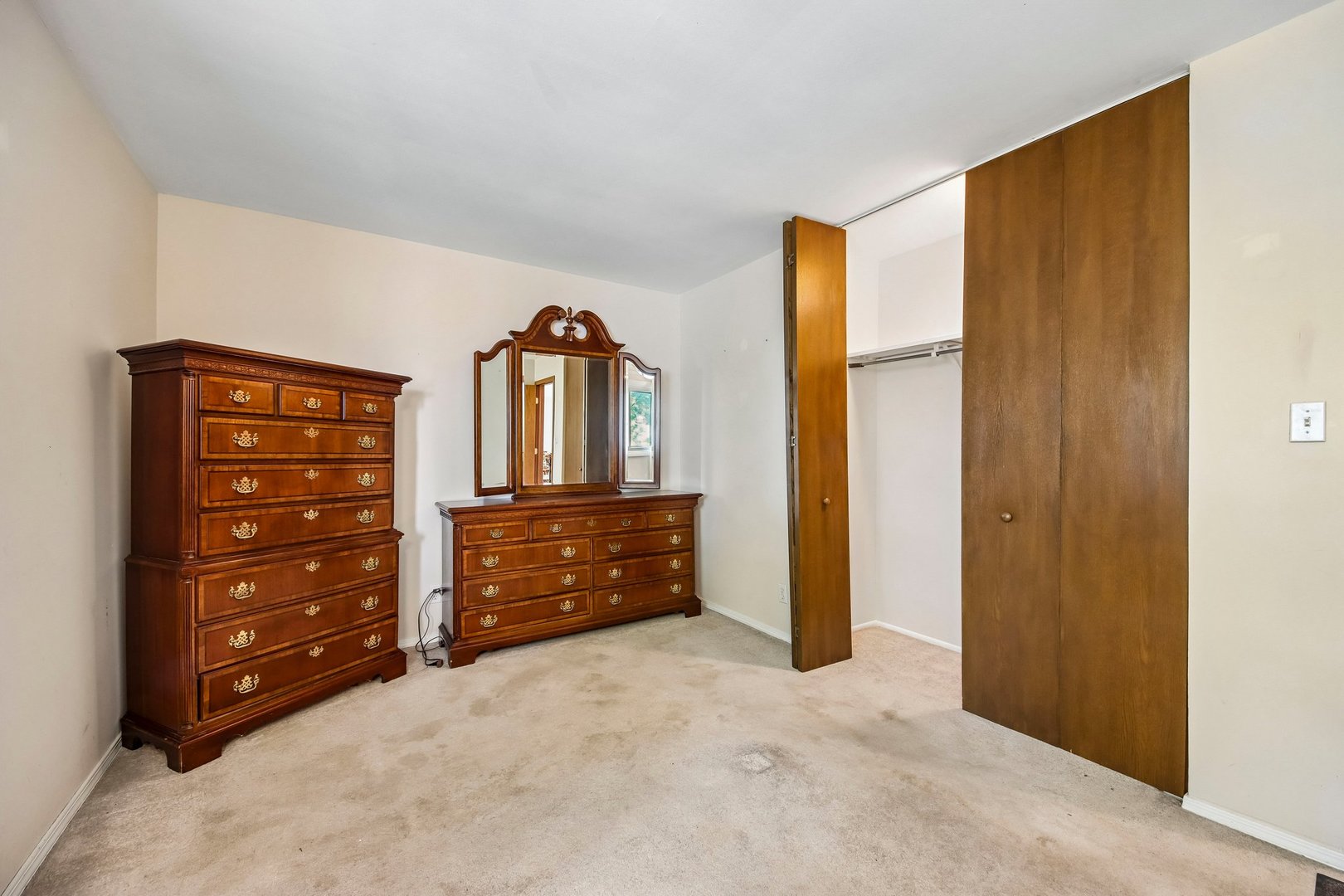 811 Oakton Avenue, Romeoville, IL 60446