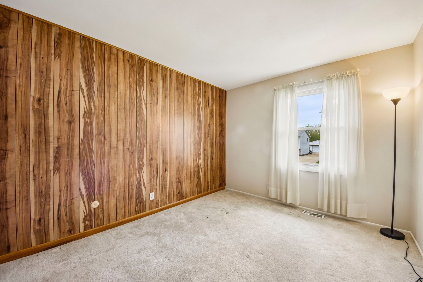 811 Oakton Avenue, Romeoville, IL 60446