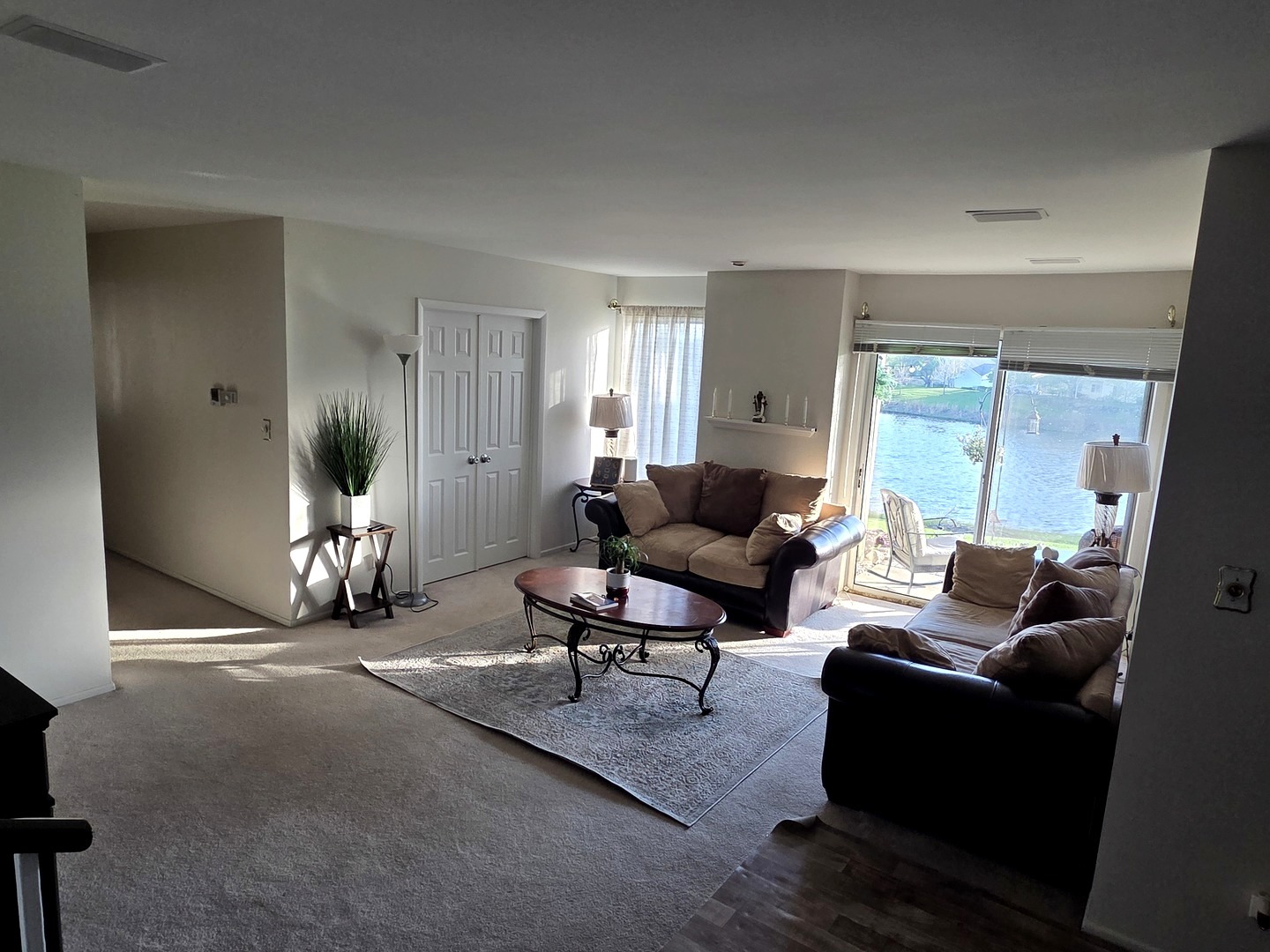 390 Springlake Lane #B, Aurora, IL 60504