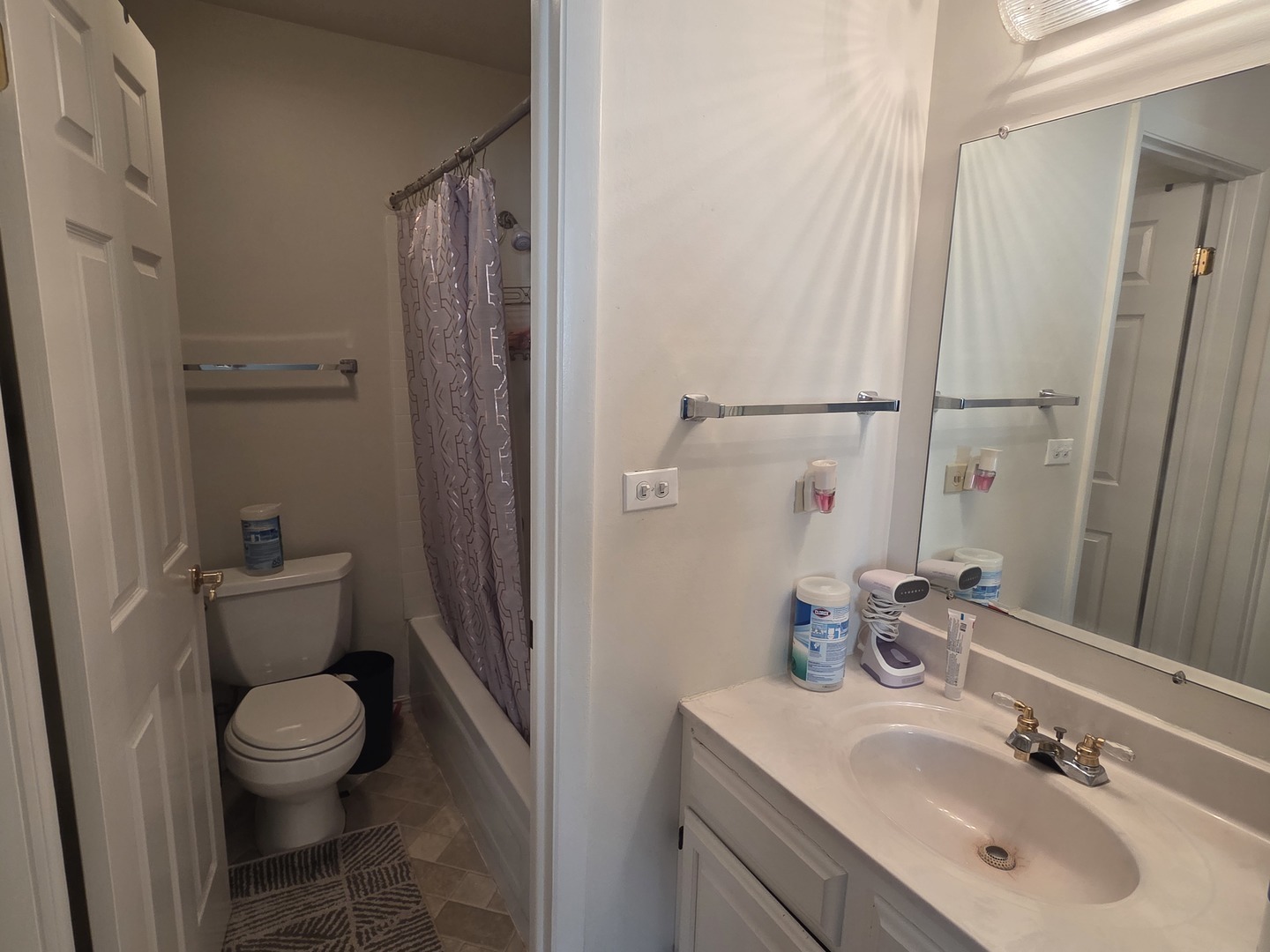 390 Springlake Lane #B, Aurora, IL 60504