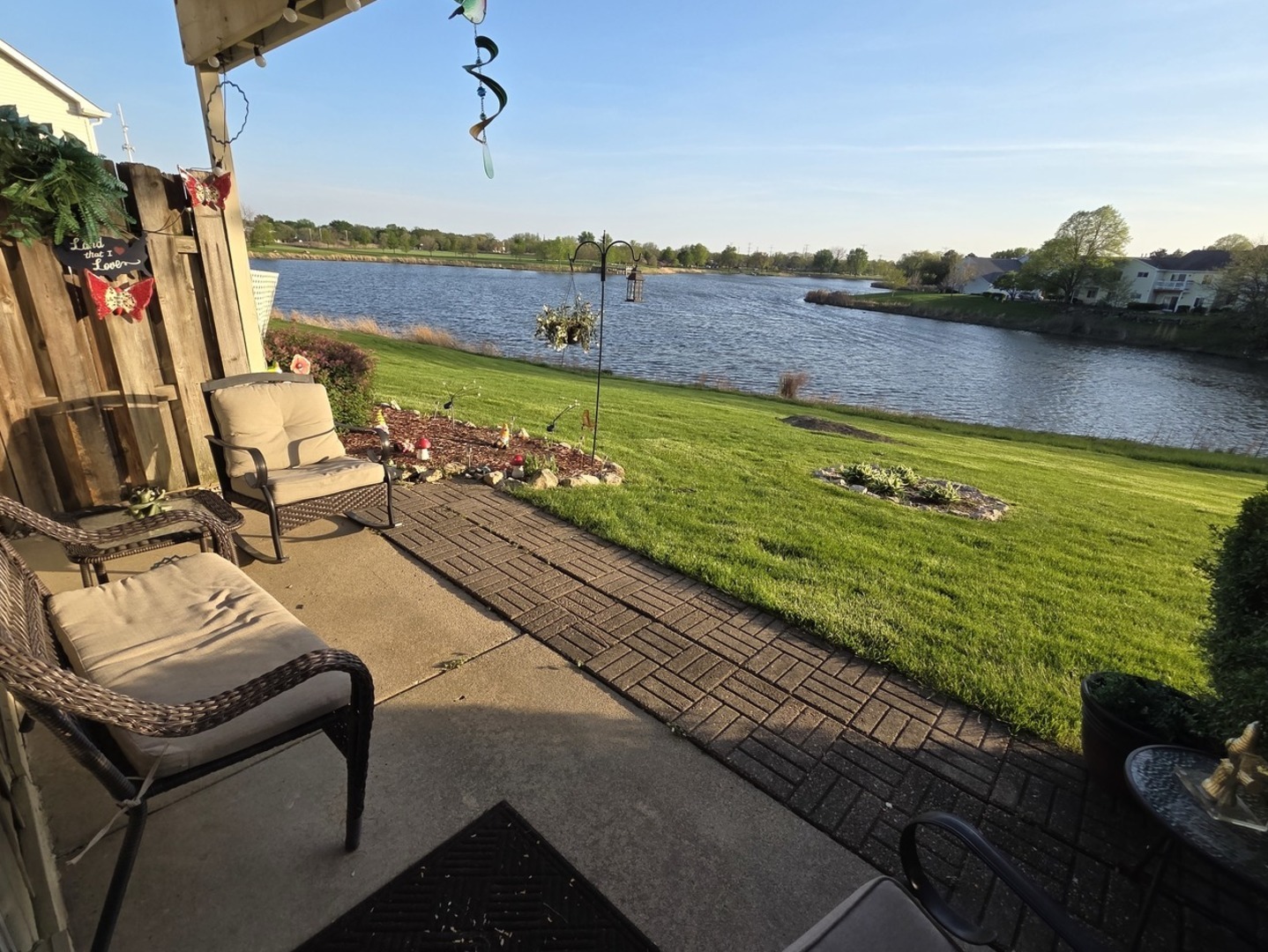 390 Springlake Lane #B, Aurora, IL 60504