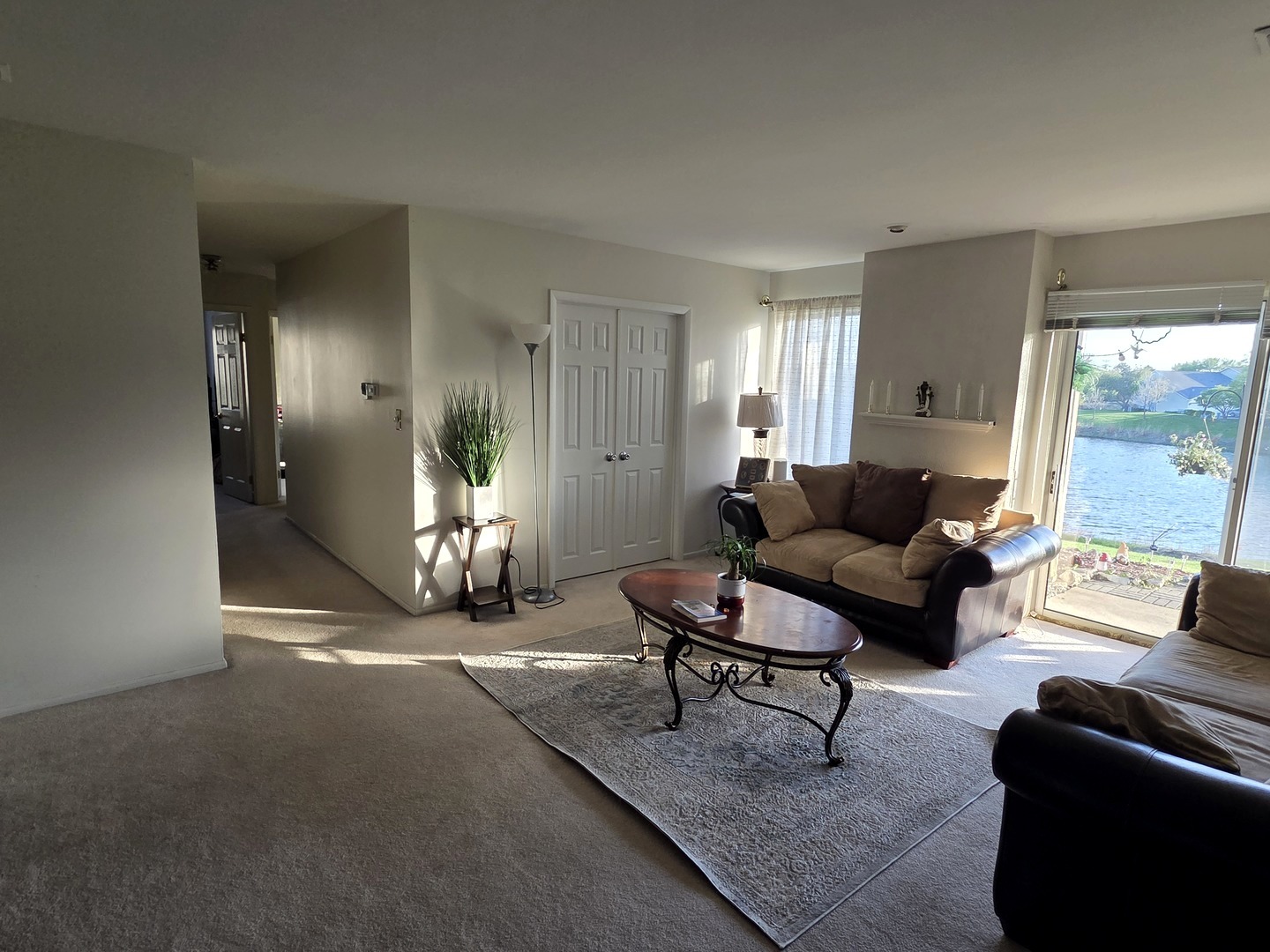 390 Springlake Lane #B, Aurora, IL 60504