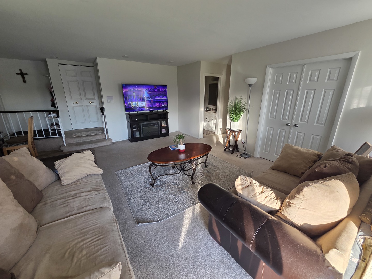 390 Springlake Lane #B, Aurora, IL 60504