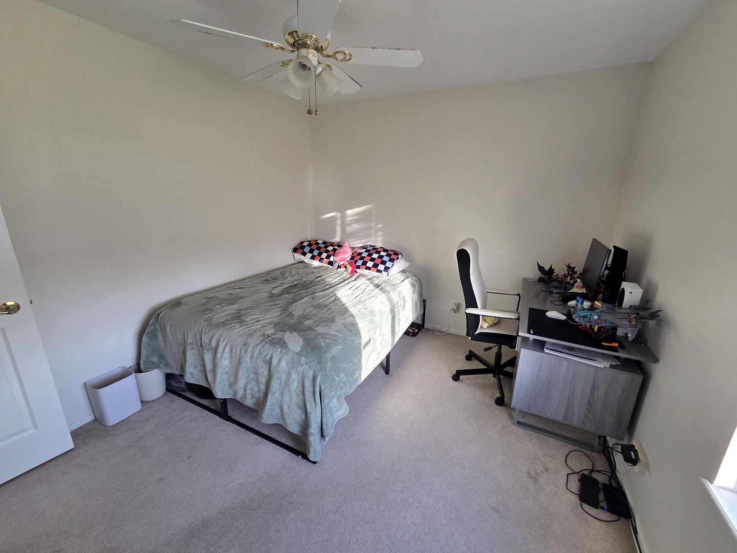 390 Springlake Lane #B, Aurora, IL 60504