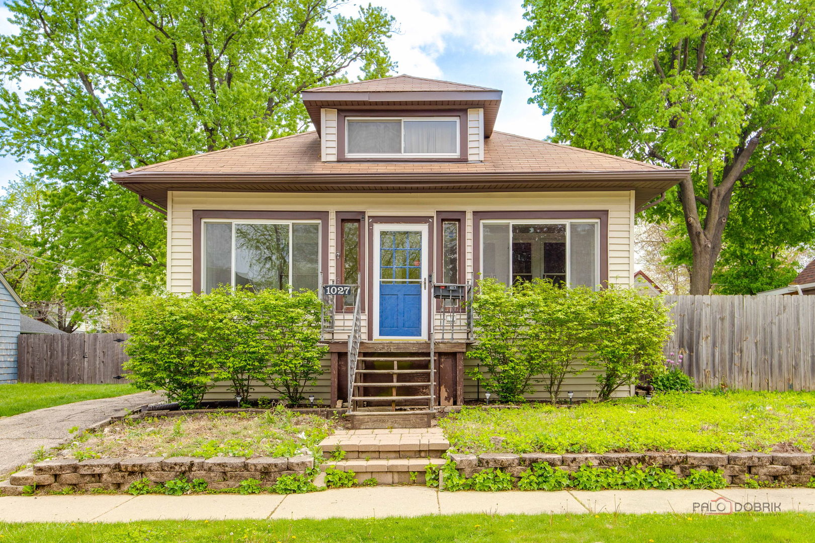 1027 St John Street, Elgin, IL 60120