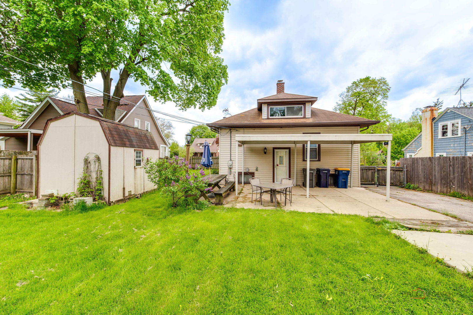 1027 St John Street, Elgin, IL 60120