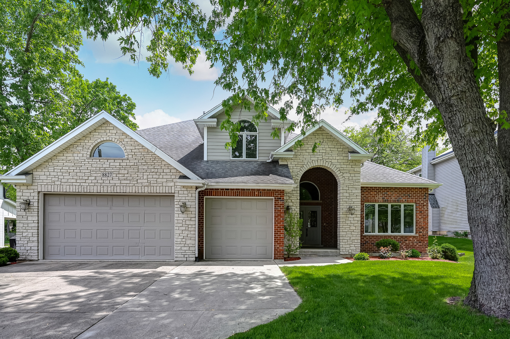 8827 Palisades Road, Burr Ridge, IL 60527