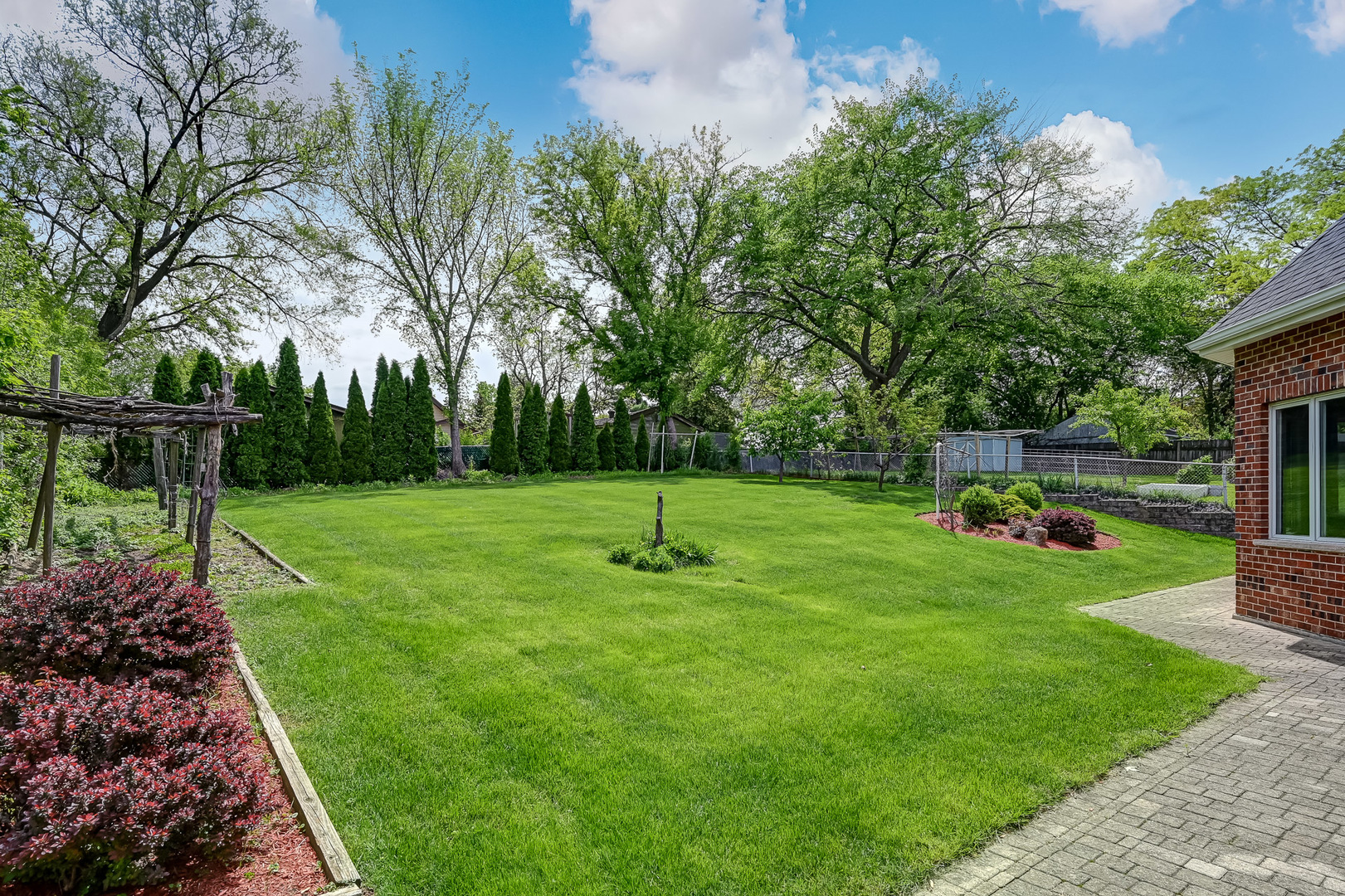 8827 Palisades Road, Burr Ridge, IL 60527