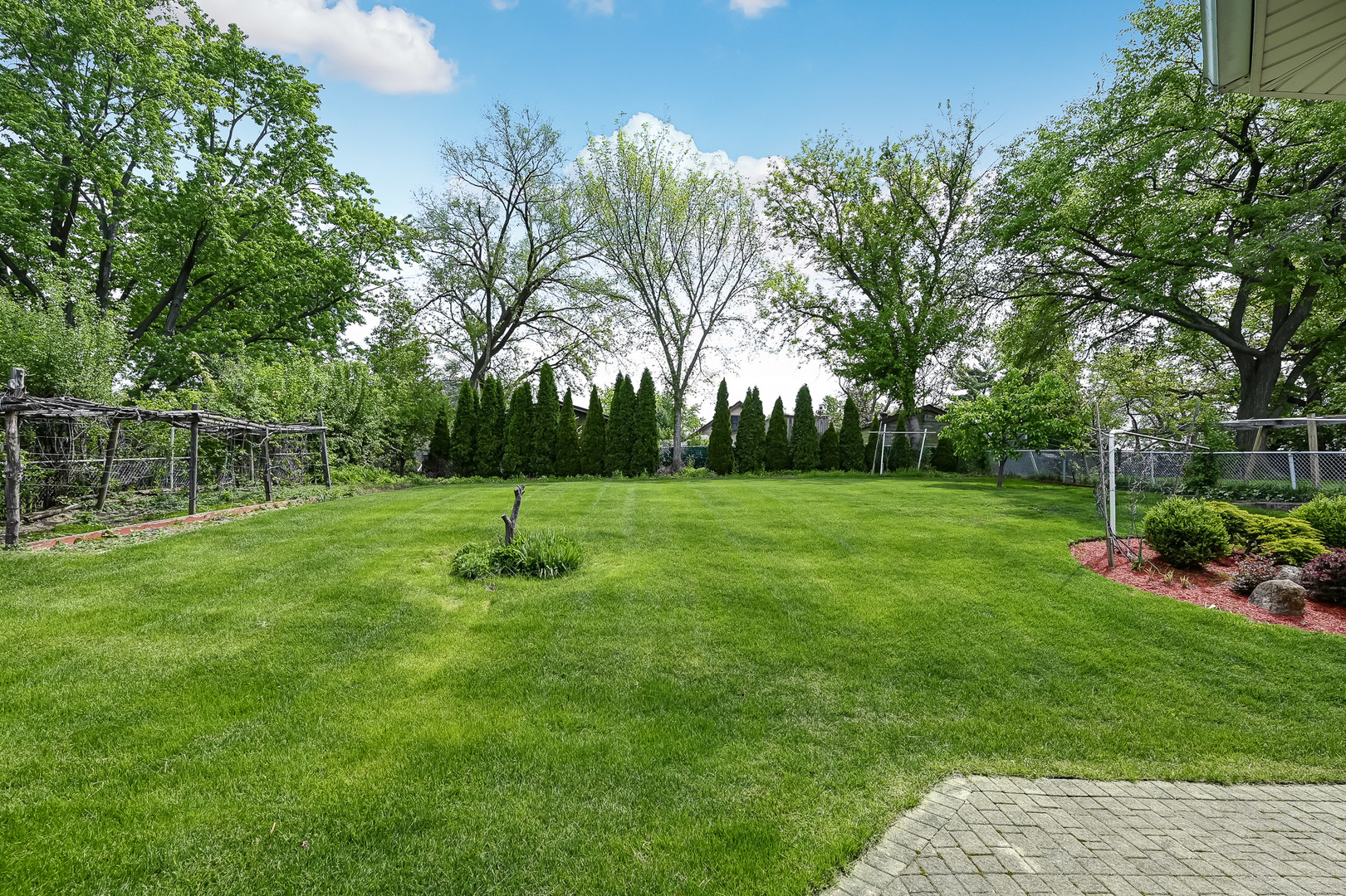 8827 Palisades Road, Burr Ridge, IL 60527