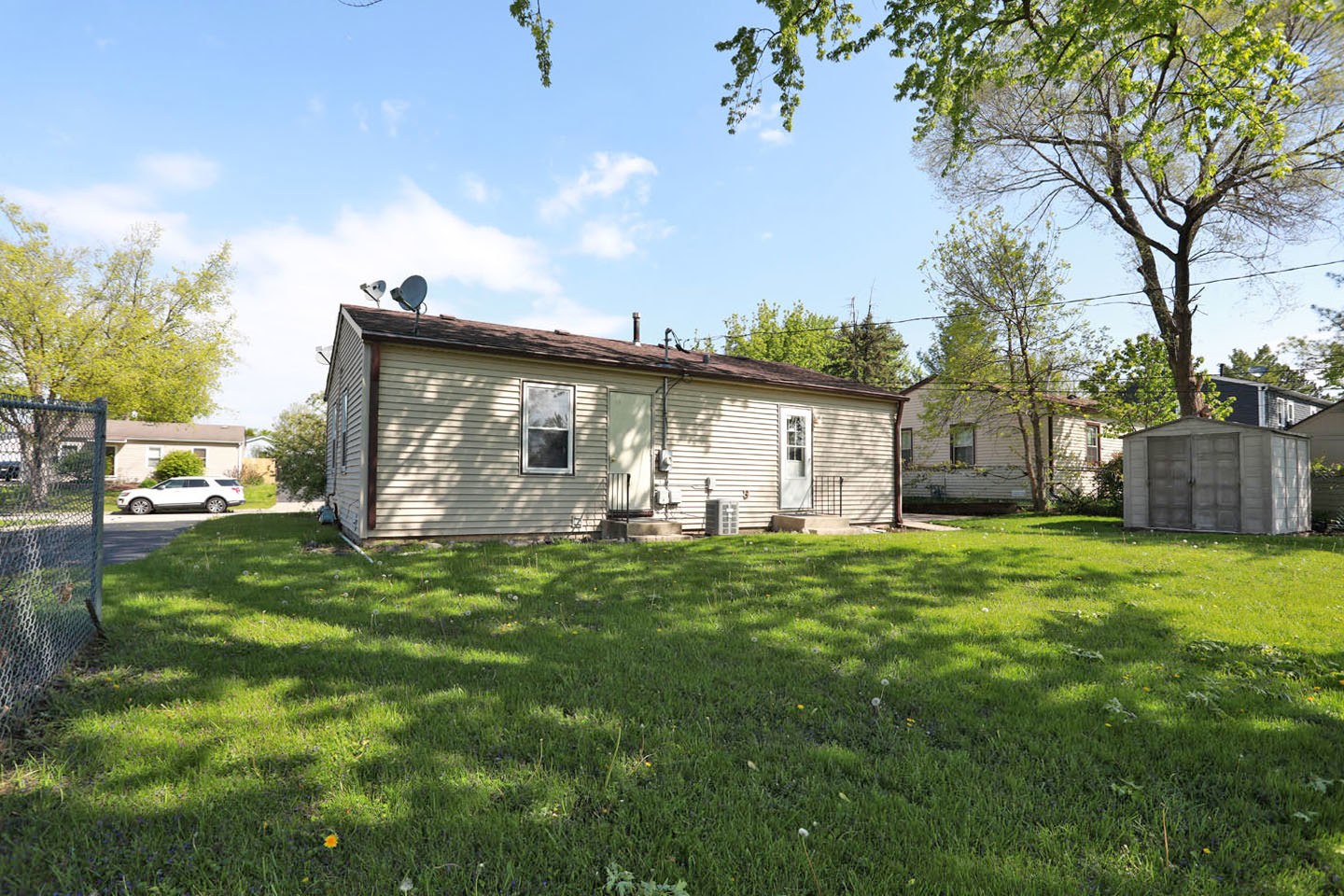 111 Elm Lane, Streamwood, IL 60107