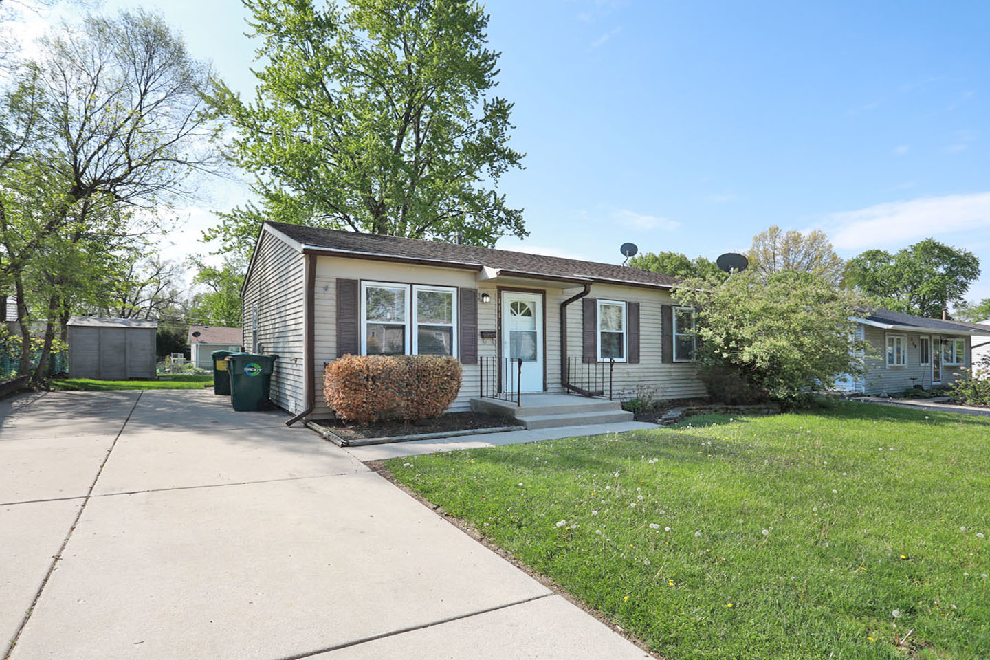 111 Elm Lane, Streamwood, IL 60107
