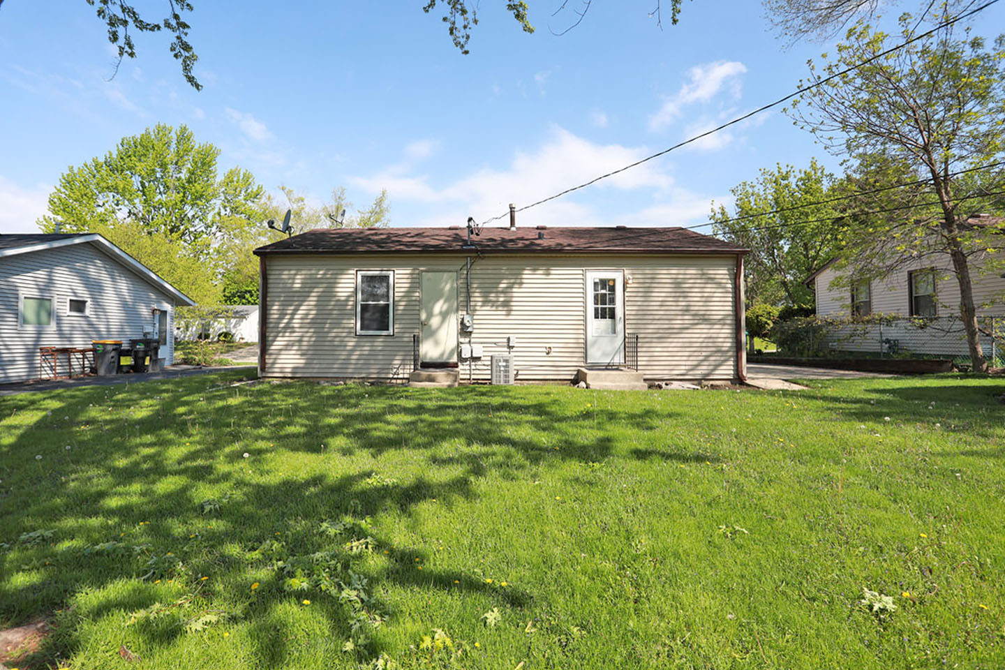 111 Elm Lane, Streamwood, IL 60107