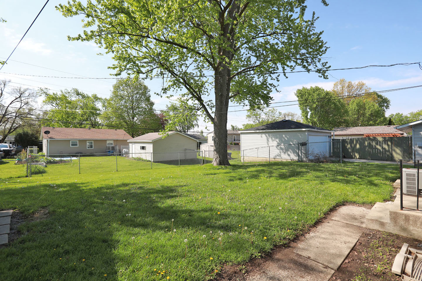 111 Elm Lane, Streamwood, IL 60107